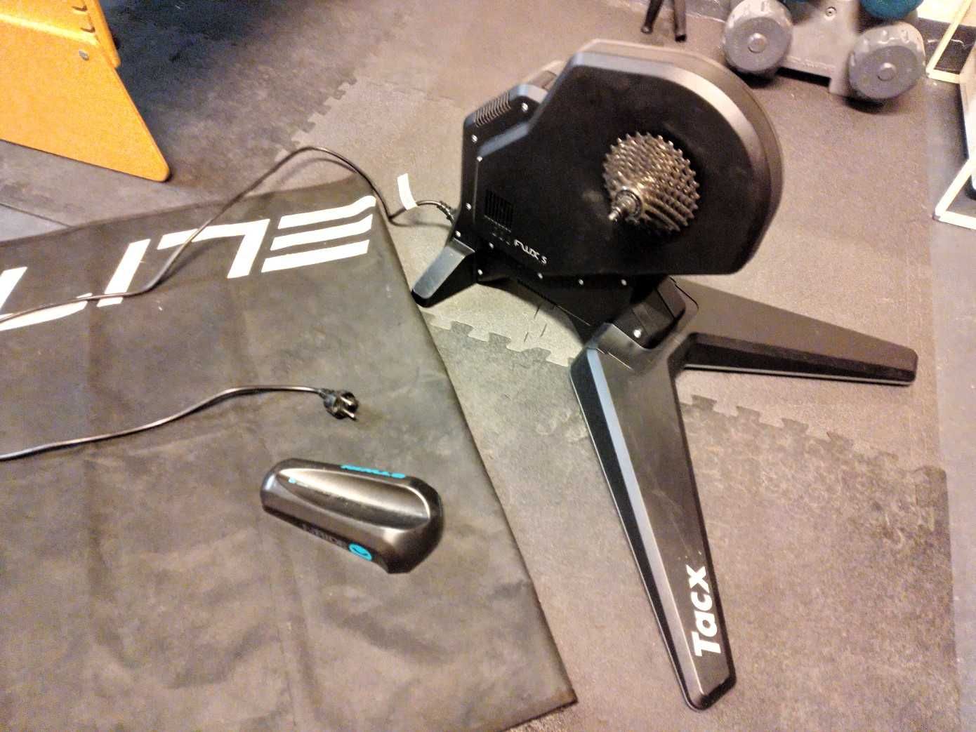 Tacx Garmin® FLUX S Smart - trenażer rowerowy interaktywny