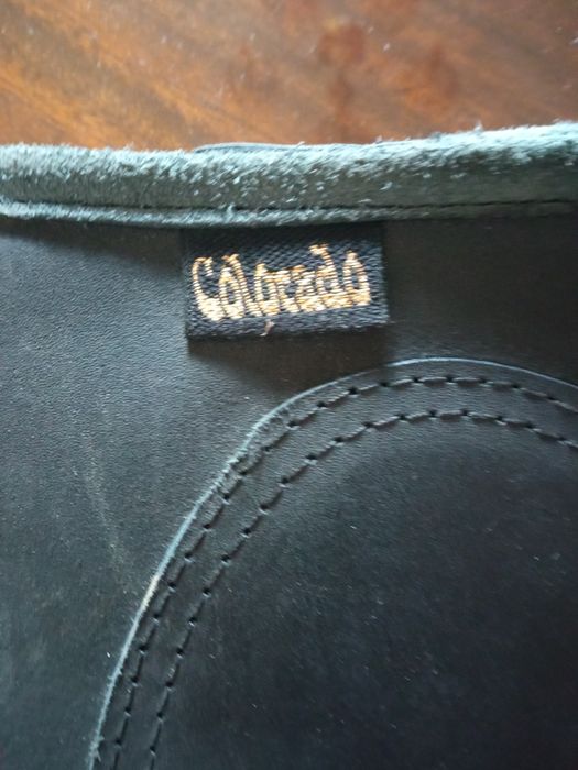 Czapsy skórzane dla dziecka