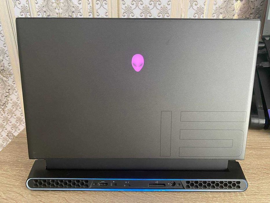 Dell Alienware m15 R3 /i7-10750H/16GB/RTX2070 SUPER 8 GB