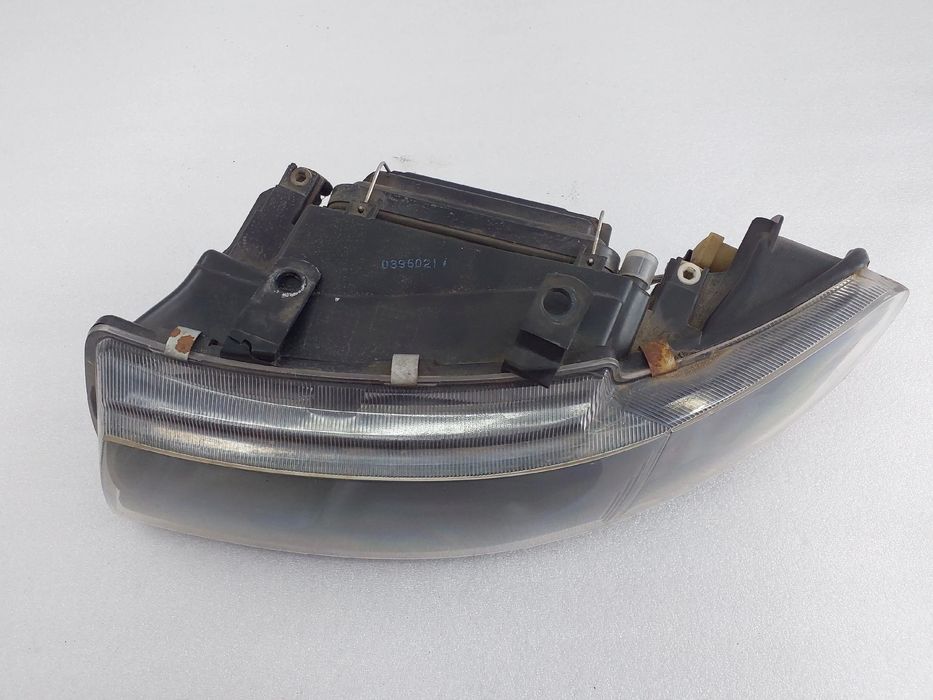 Ótica / farol esquerda SEAT Leon (1M1)