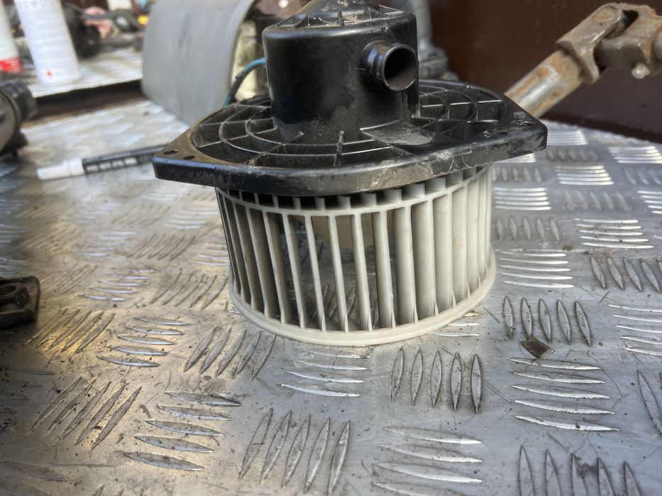 Моторчик печки Isuzu d-max год 05 d max исудзу д-макс