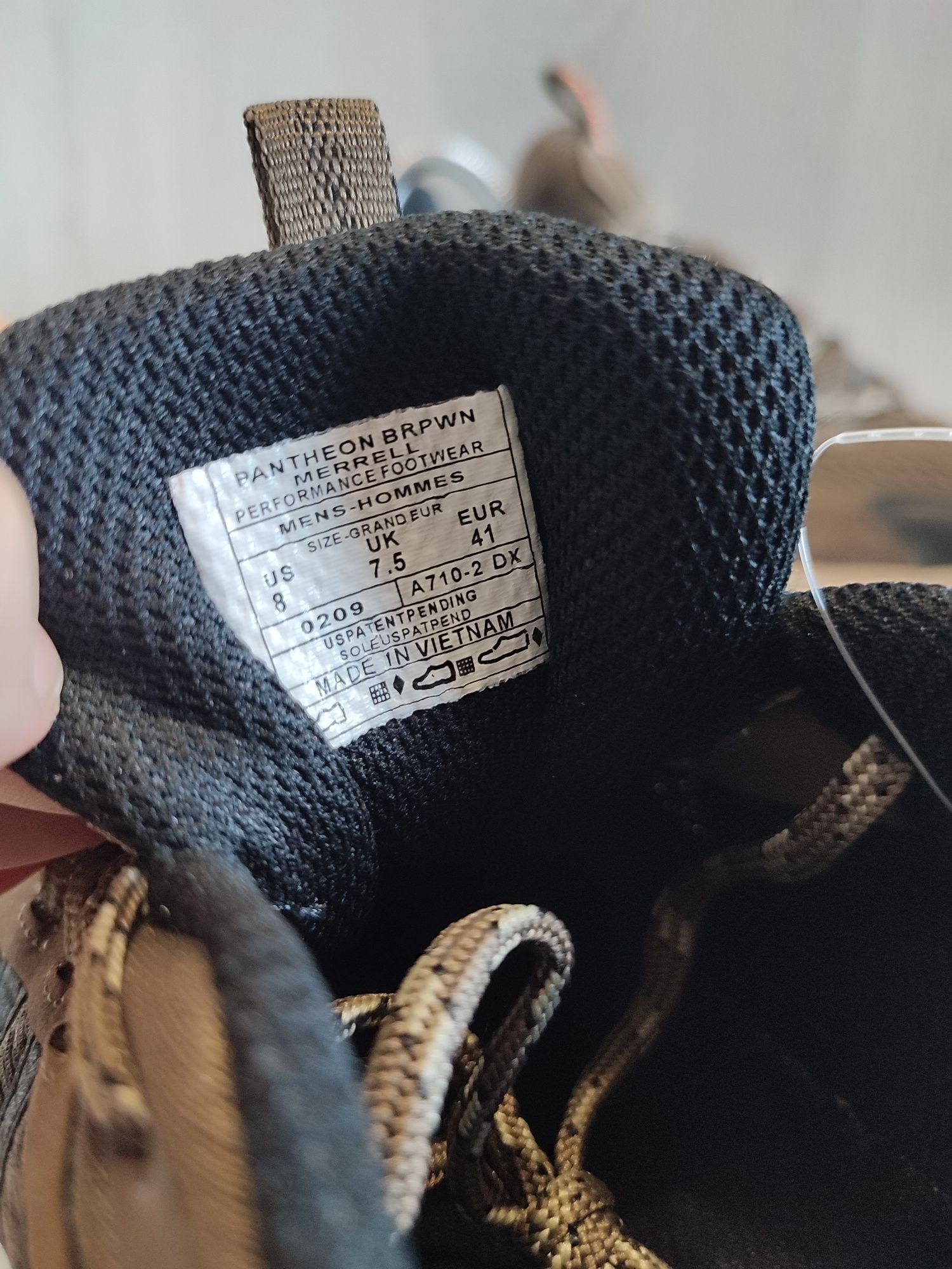 Merrell  41,42,44