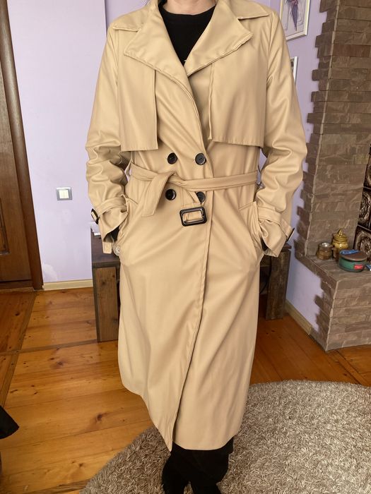 Бежевий трендовий тренч