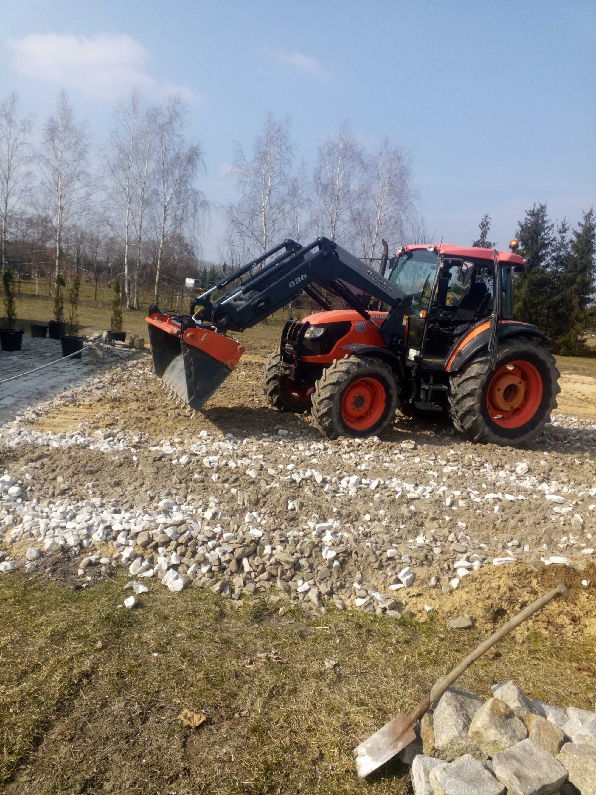 Transport  ziemi , piachu żwiru itp.  Równanie terenu prace  polowe