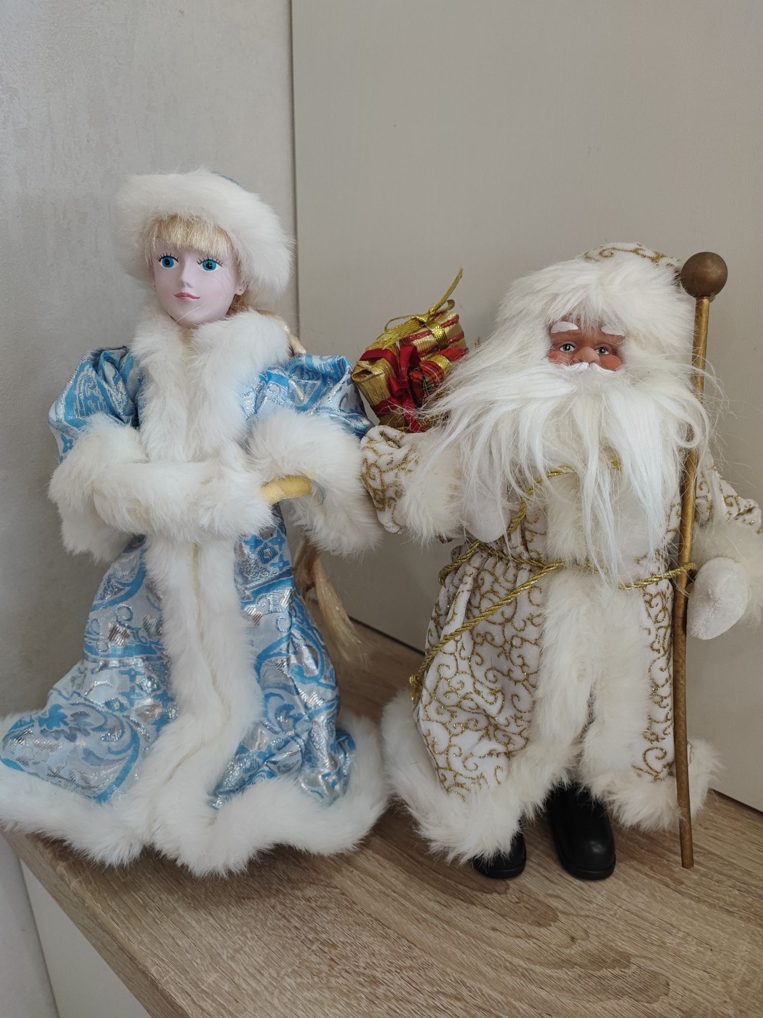 Фігурки Діда мороза та Снігурки 30 см