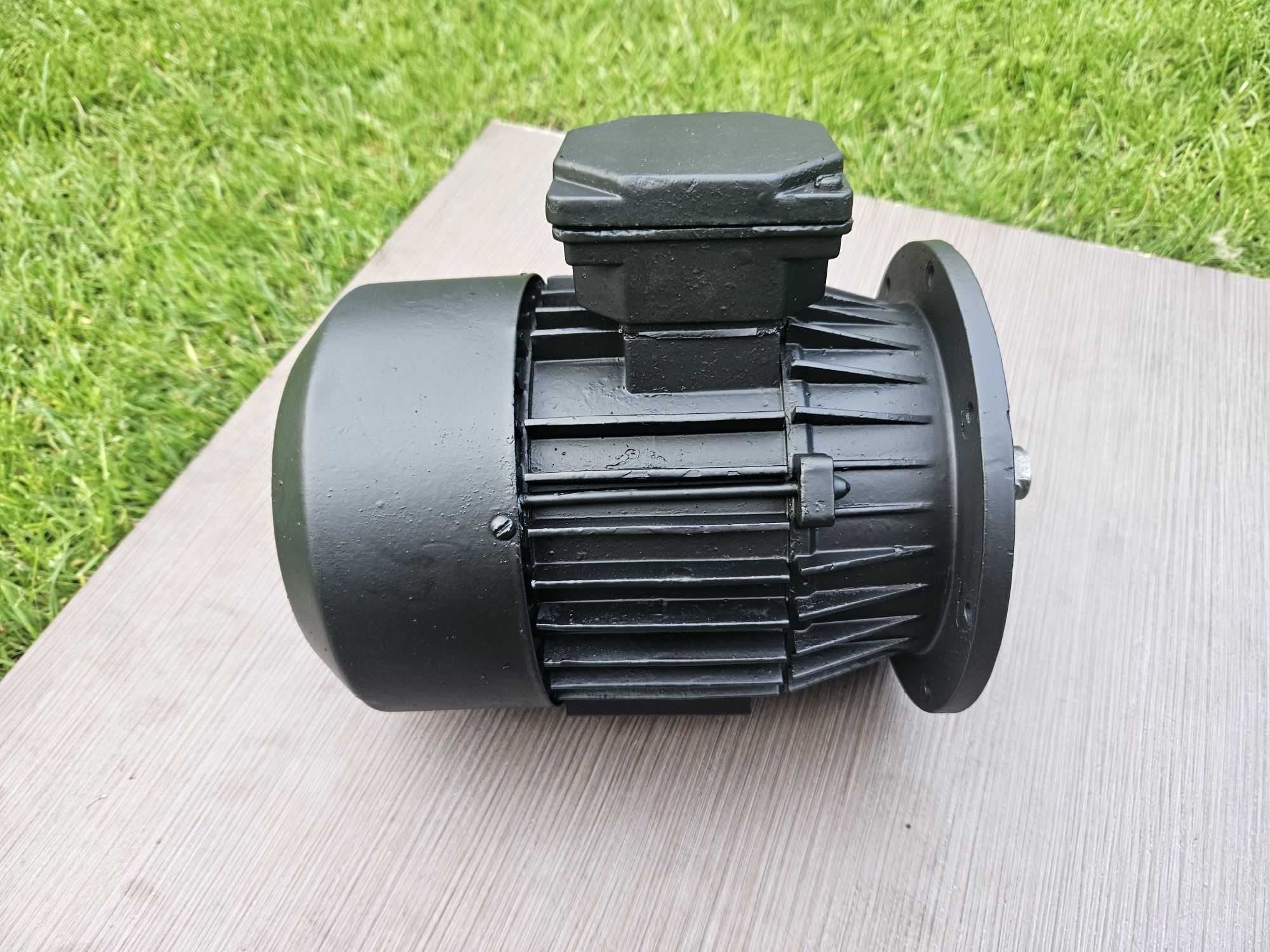 Silnik 0.55kw 3 fazowy