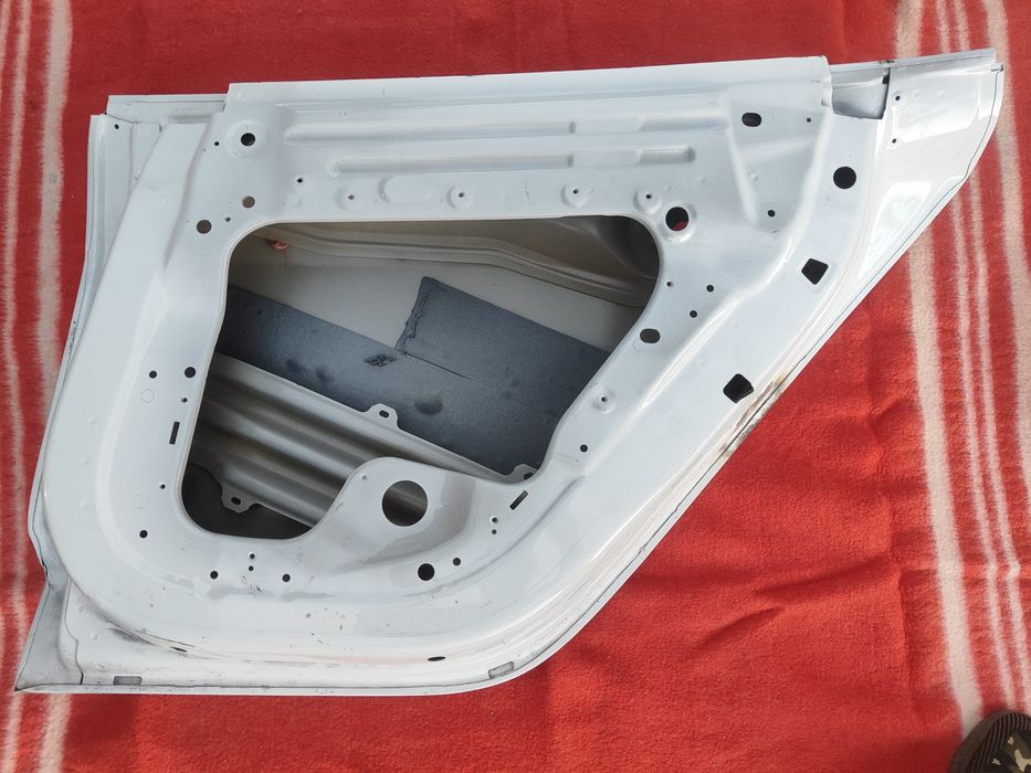 Двері/двери Тесла М3 праві задні