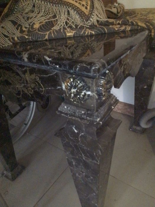 Столик. Мрамор. Один такой