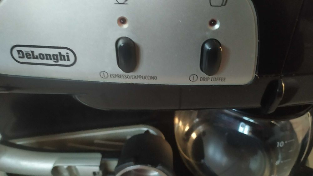 Ekspres ciśnieniowy do kawy Delonghi dwufunkcyjny do kawy ciśnieniowy