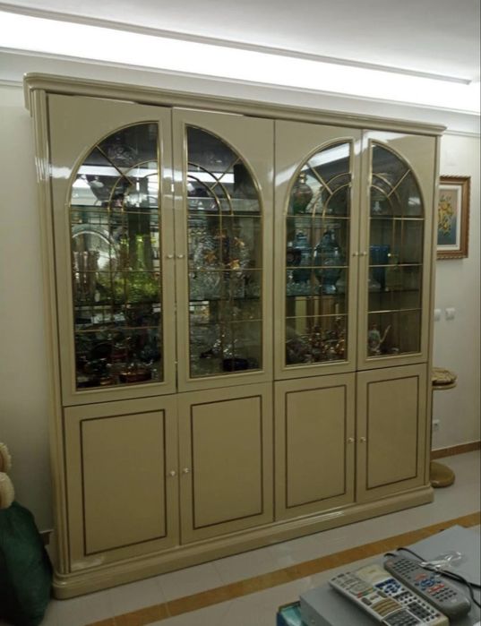 Estante em bom estado de conservacao