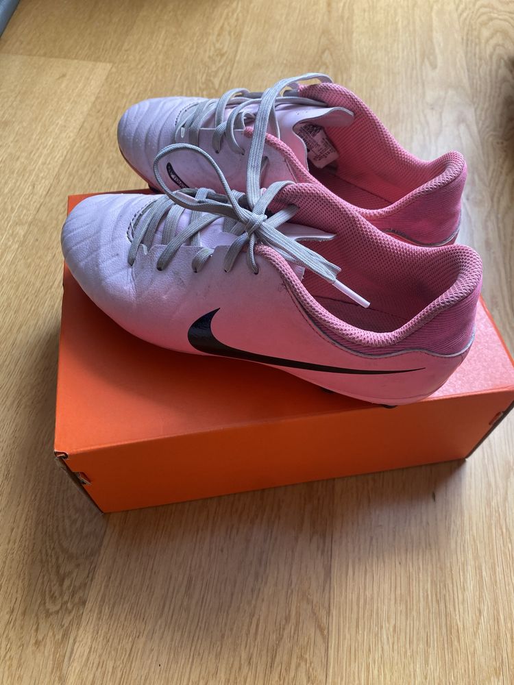 Buty korkiNike JRLegend 10 Academy FG/MG