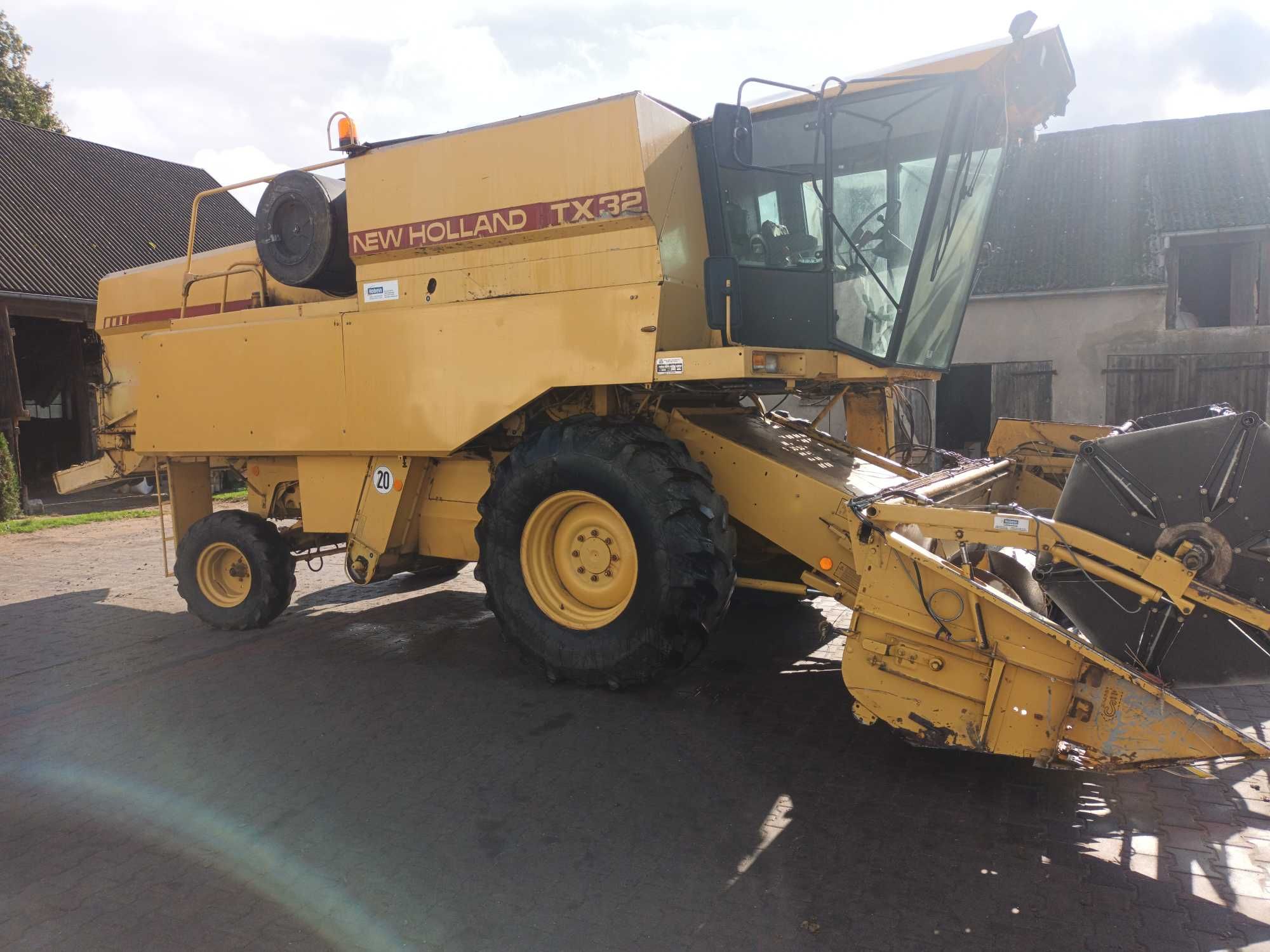 New Holland tx32