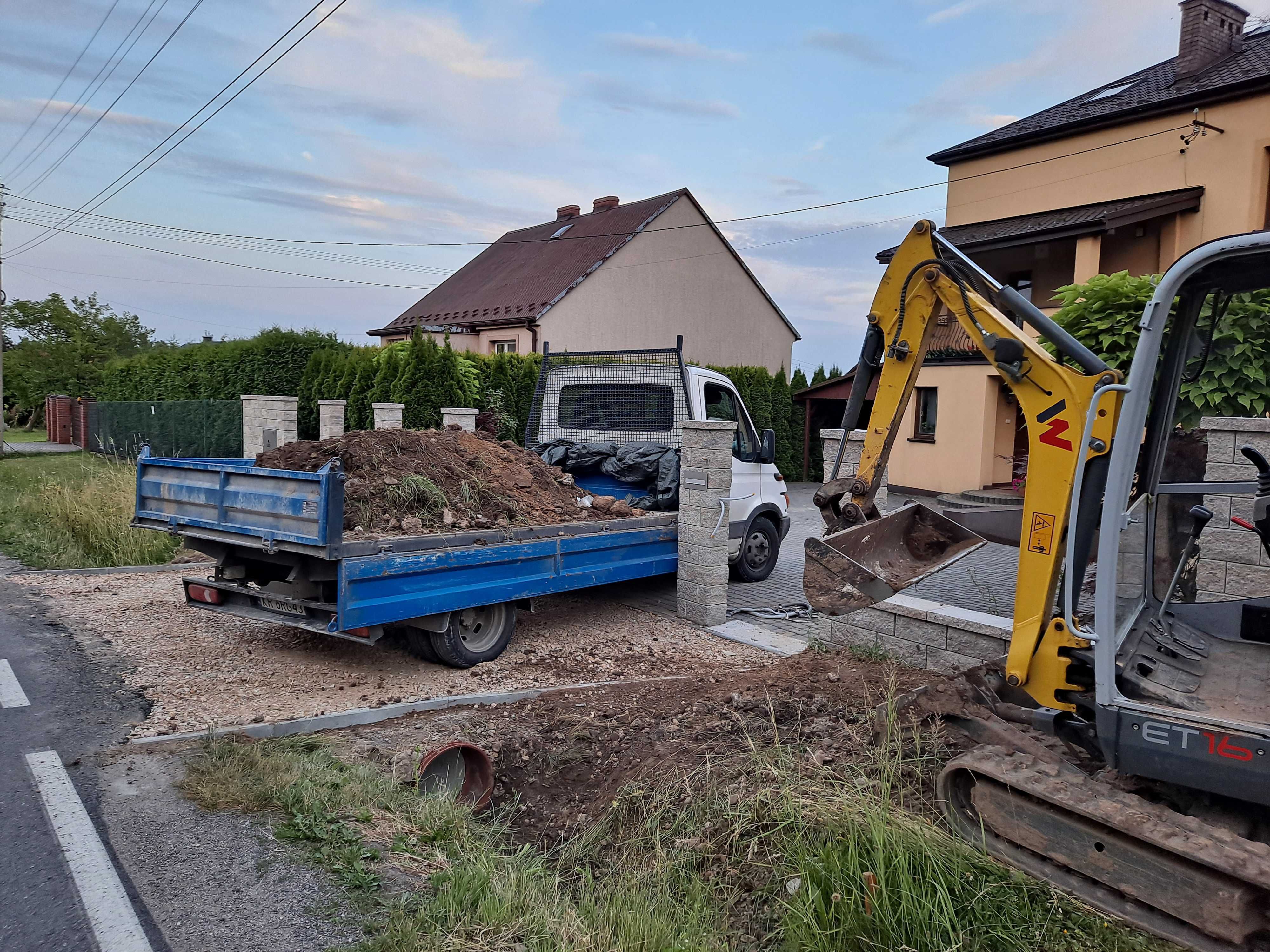 Wywóz ziemi, wywóz gruzu, załadunek minikoparką, wywrotka 3,5 tony