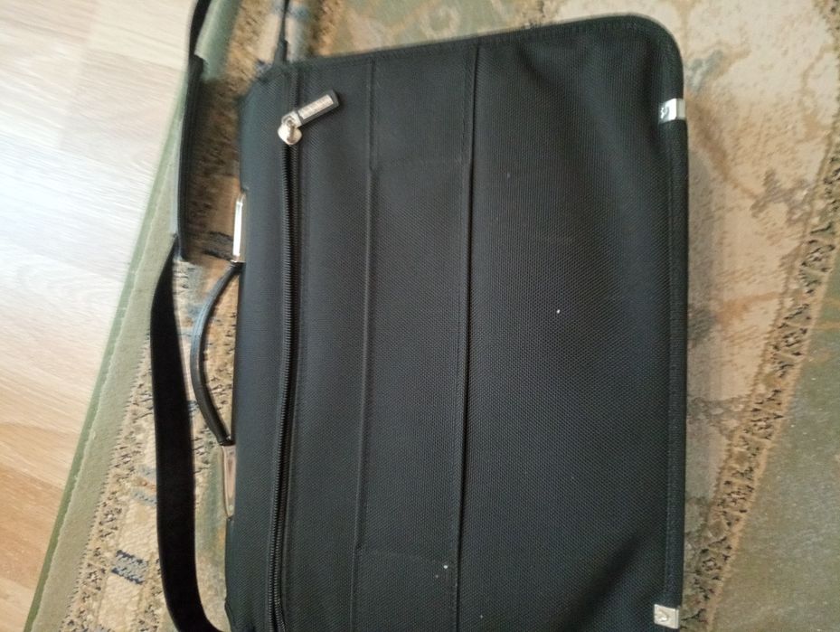 Продам мужской портфель Roncato