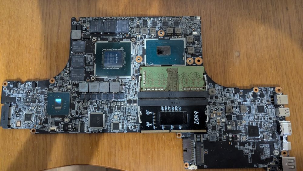 Материнська плата MSI  ms16k2 cpu  Intel i7 - 7920HQ  GPU Quadro p3000