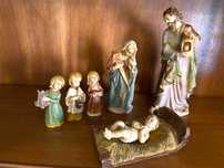 Peças religiosas decorativas (imagens, presépio)