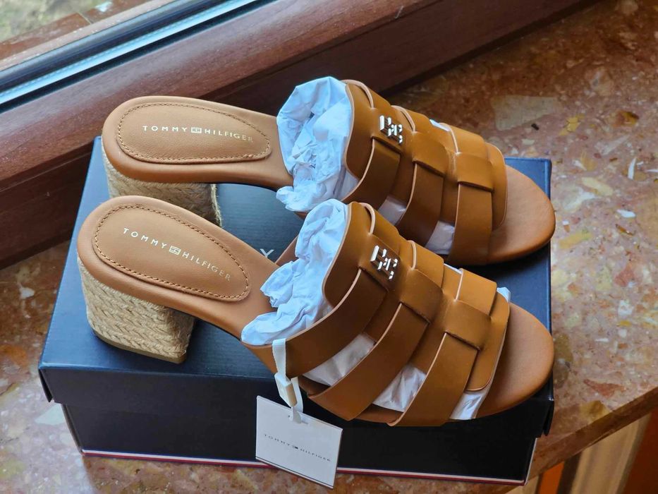 Eleganckie sandały TOMMY HILFIGER klapki skóra naturalna 38 DB814 NOWE