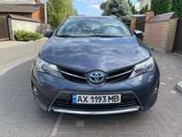 Продам Toyota Auris hybrid universal 2014