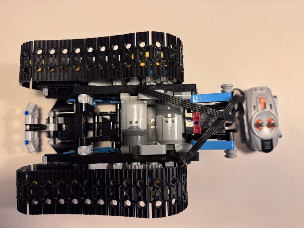 LEGO Technic 42095 Sterowana Wyścigówka Kaskaderska