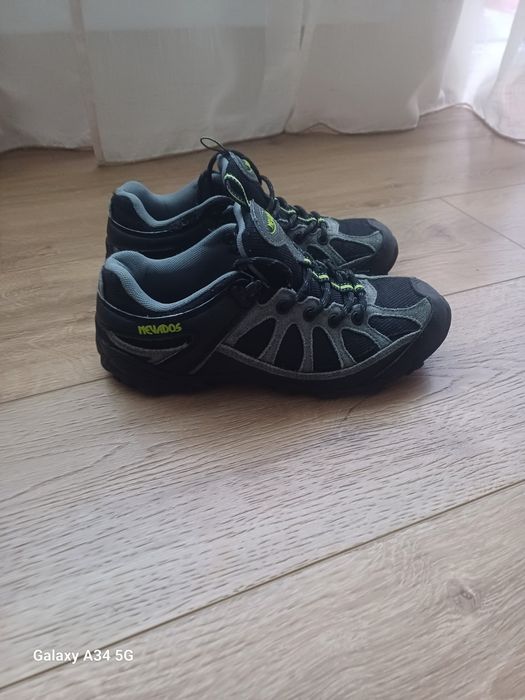 Кросівки розмір 36.5