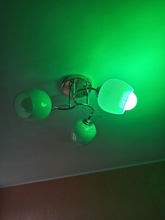 Светодиодная лампа RGBW с пультом дистанционного управления