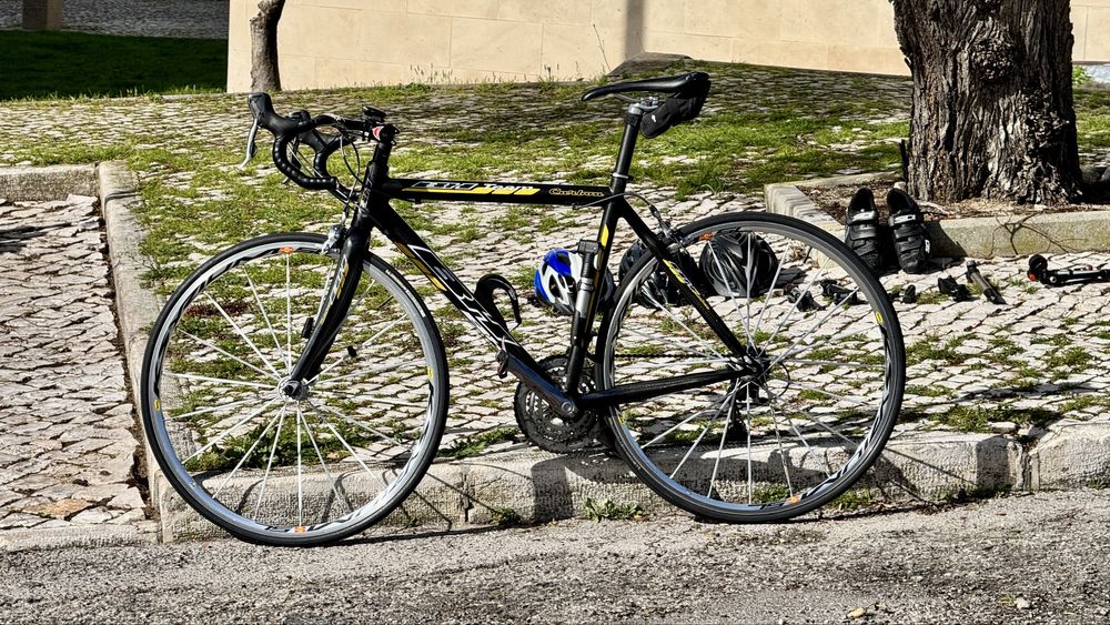 Bicicleta profissional de estrada - BH Team Carbon
