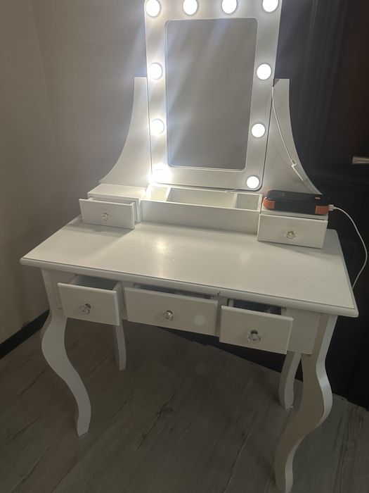 Стол визажный + стул для девочки