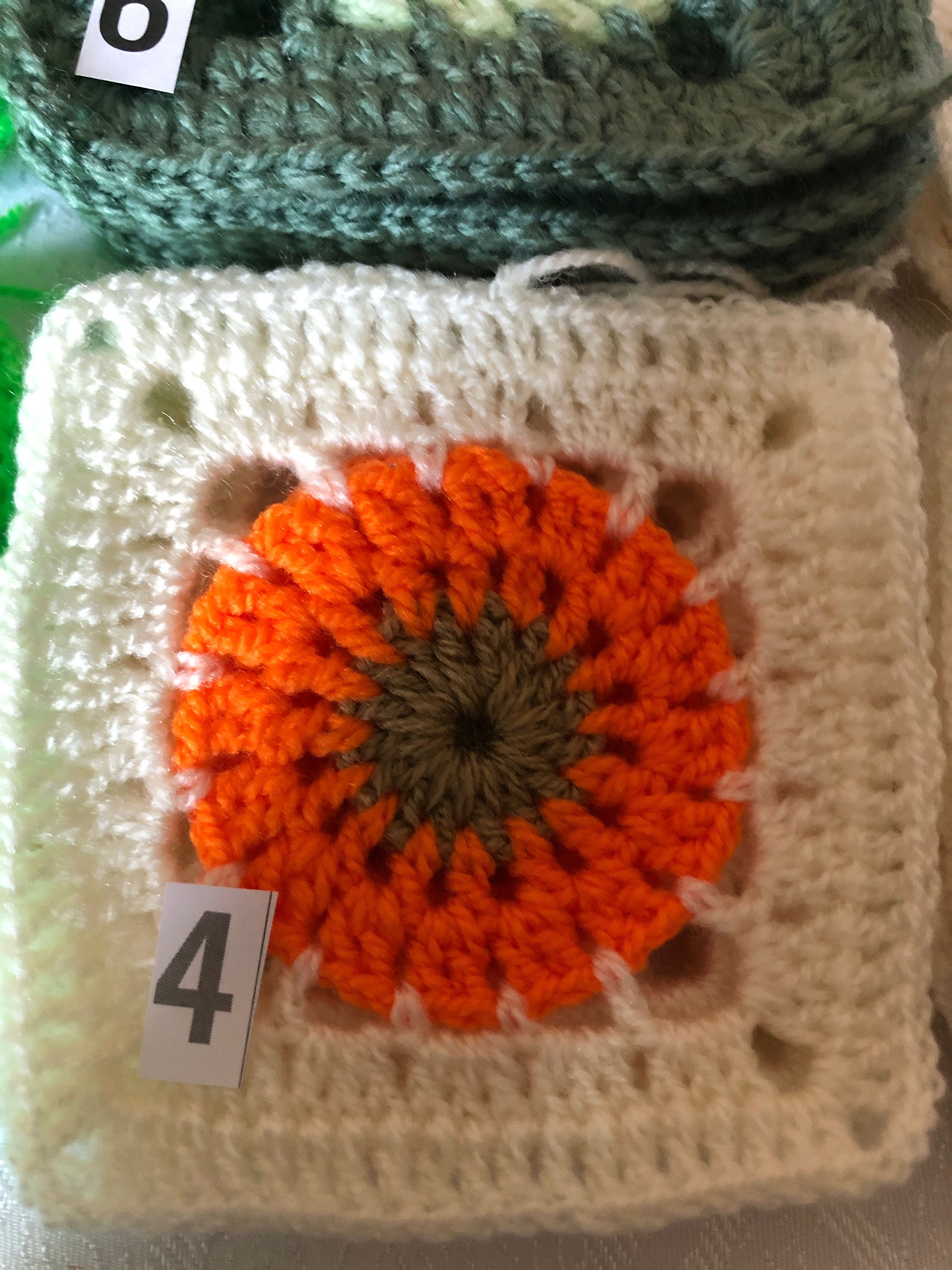 kwadrat babuni,kwiatki,poduszka, pled,sweter, na szydełku
