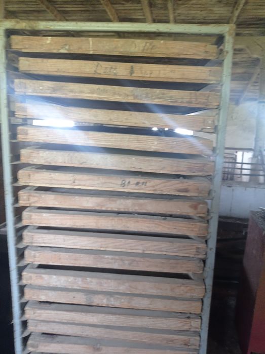 Візок з лотками для сушки