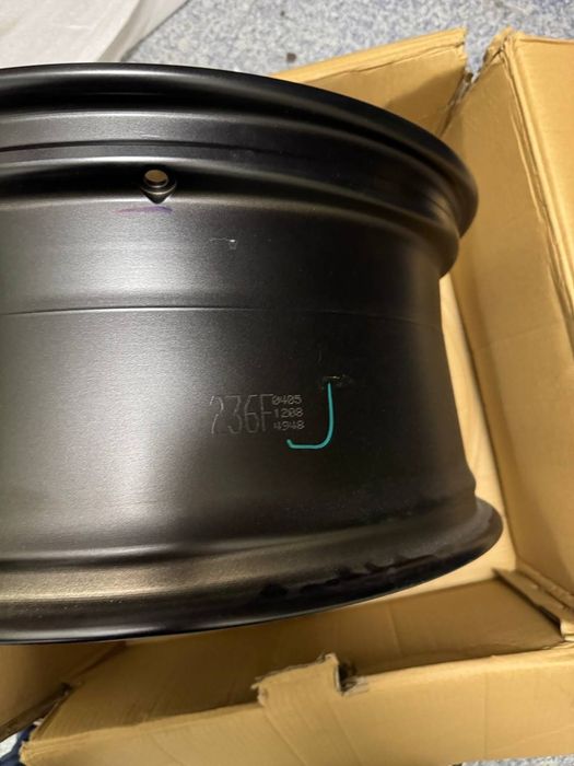 Диск з резиною на Tesla Model Y Performance 2023

Оригінальні 21 радіу