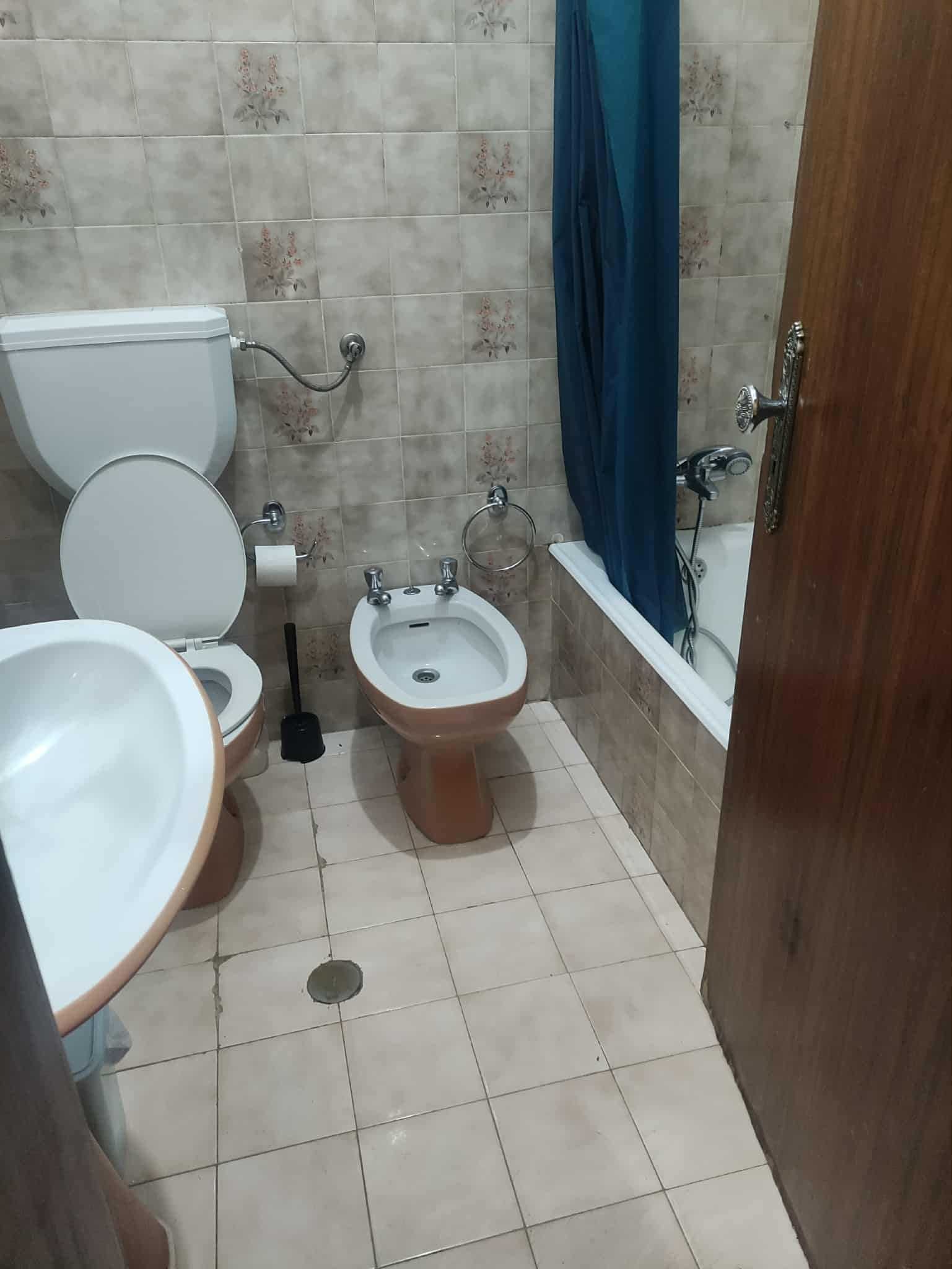 Alugo quarto a estudantes