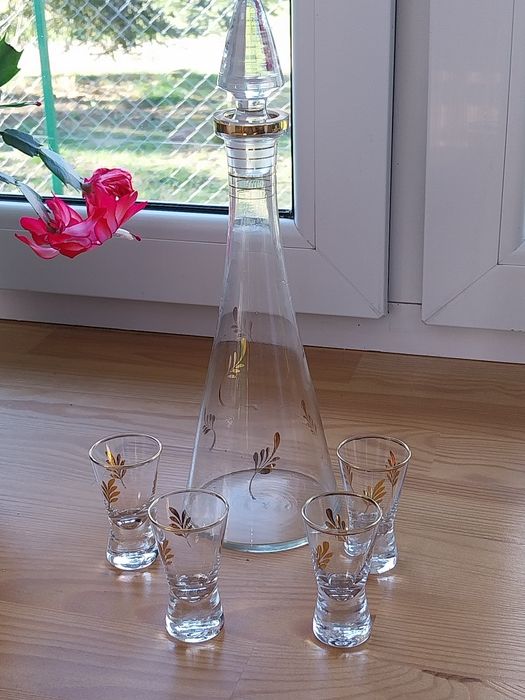 Karafka PRL plus 4 kieliszki