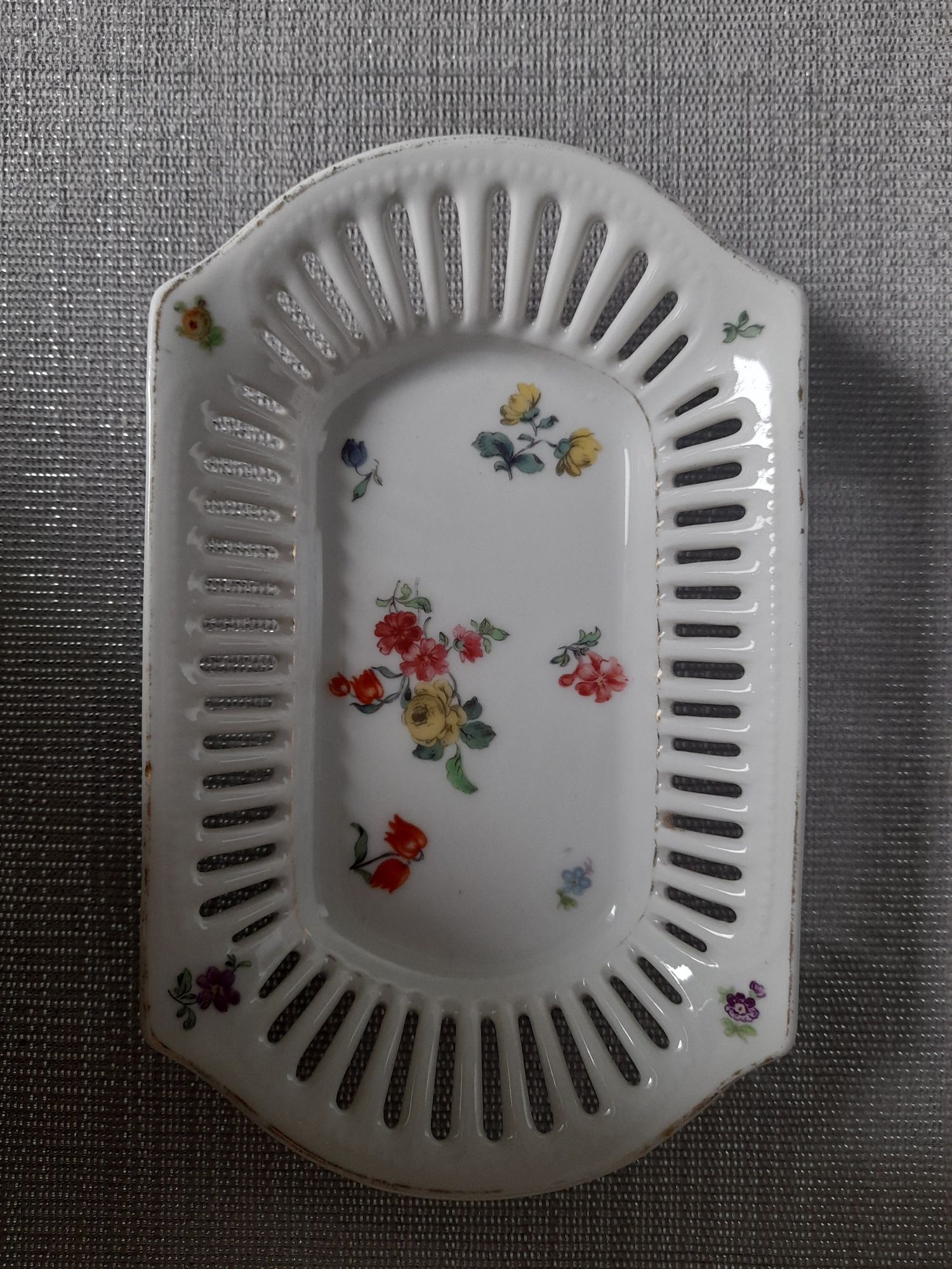 ażurowa paterka koszyczek porcelanowy sygnowany