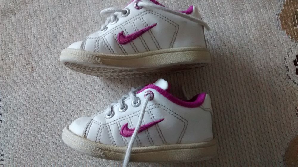 Buty Nike nr.20 dla dziewczynki.Stan Bardzo dobr.Wysyłka w cenie