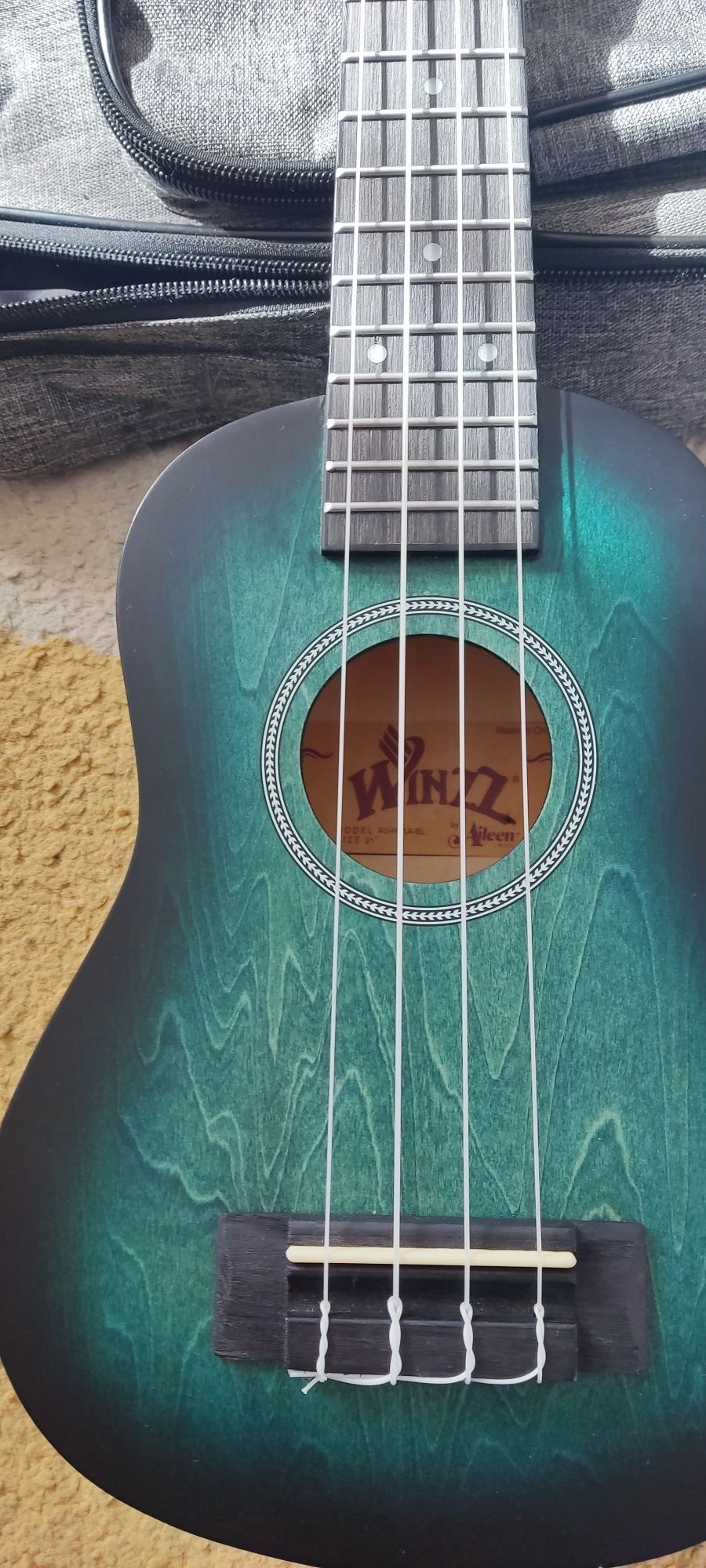 Ukulele winzz novo com extras