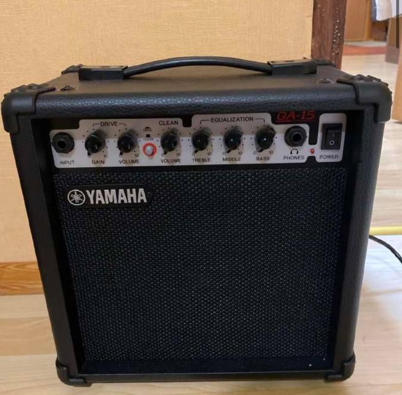 Комбопідсилювач Yamaha GA15