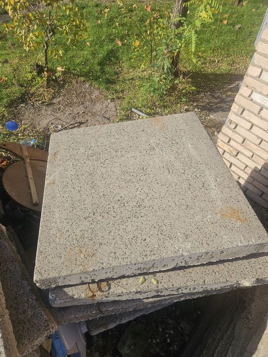 Бетоні плити, армовані 100*100*9, близько 120 штук