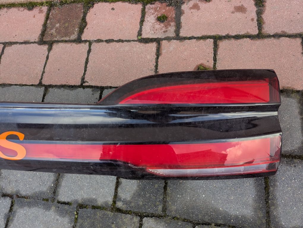 Blenda klapy tylna uszkodzona Chrysler Pacifica po lift rzeszów