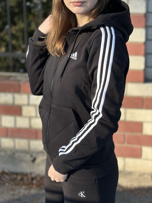 Adidas жіноча зіпка (утеплена флісом)
