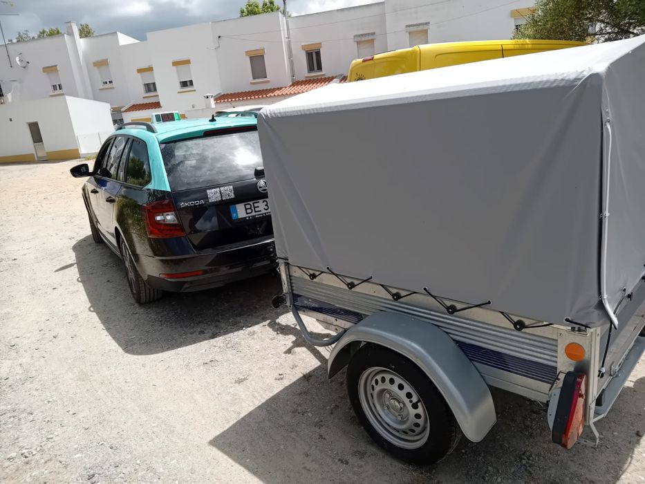 Atrelado ligeiro, com toldo rigorosamente  novo