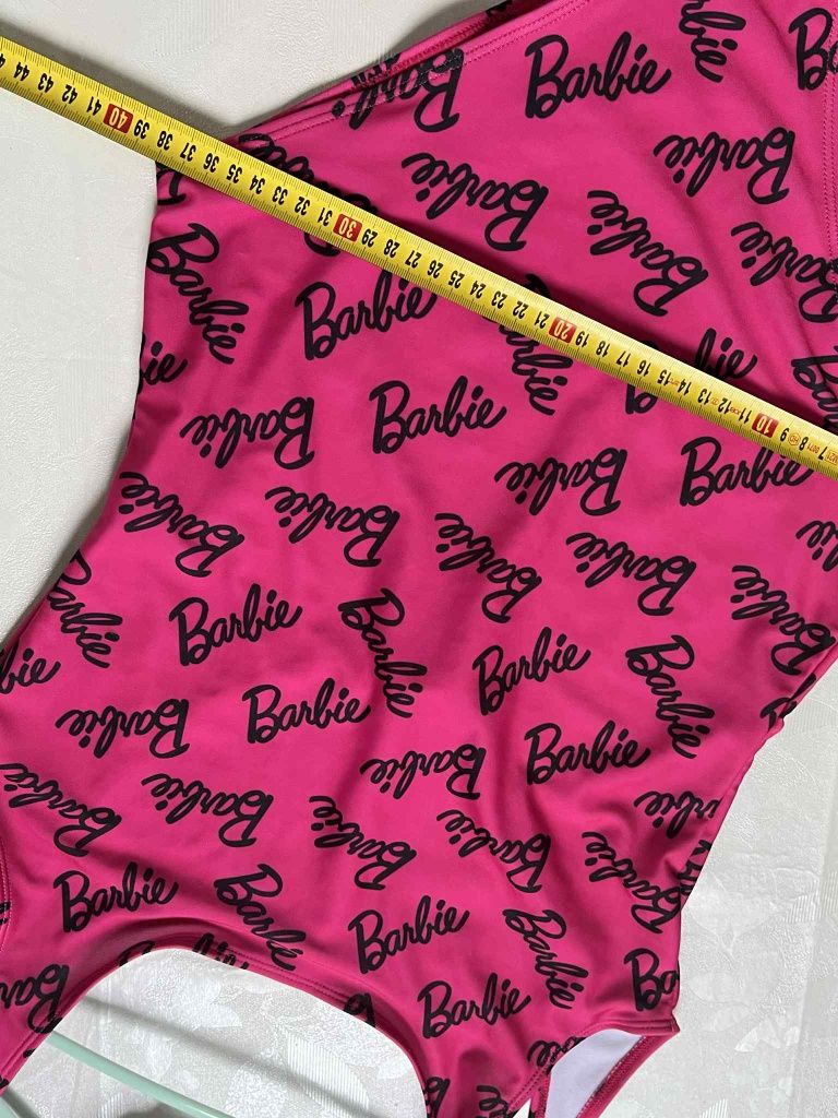Barbie kostium kąpielowy jednoczęściowy róż w logo M kostium na basen