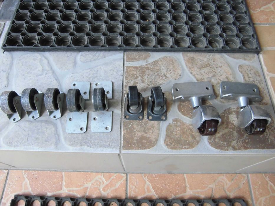 Завис мебельный, старого типа.