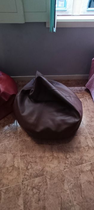 Dois pufes em ótimo estado