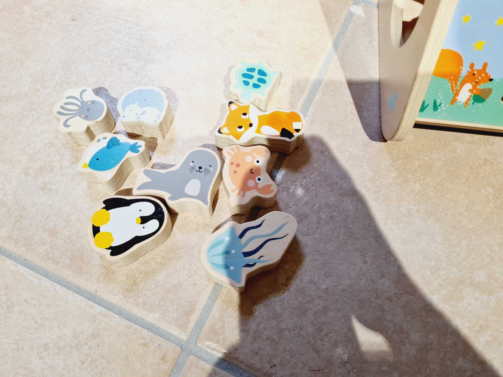 Brinquedo caixa com formas de animais