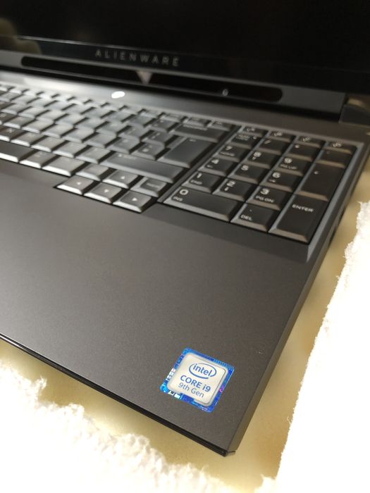 Laptop gamingowy ALIENWARE AREA 51 m