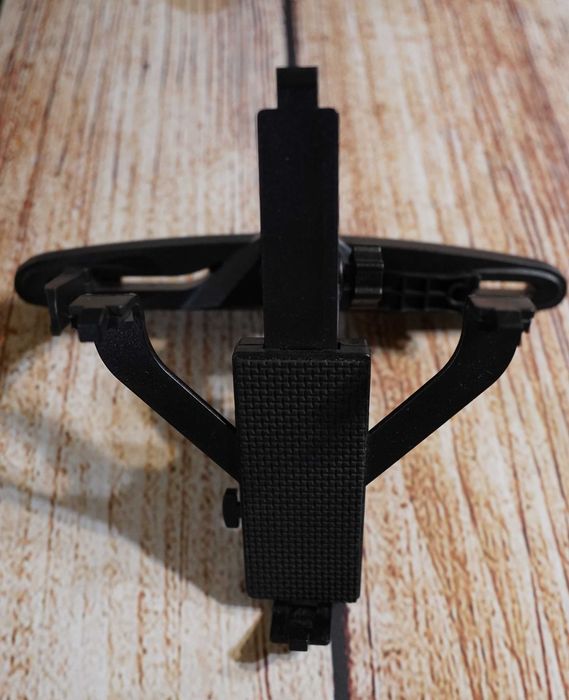 Samochodowy uchwyt ma tablet lub telefon