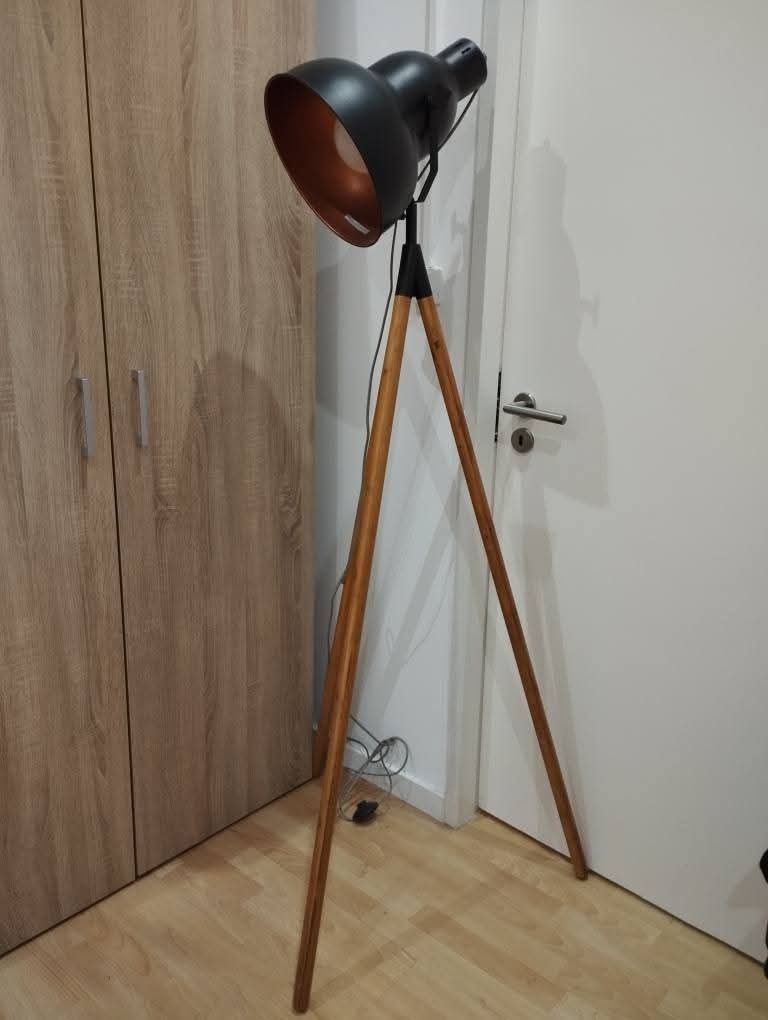 Candeeiro tripé alto Gato preto