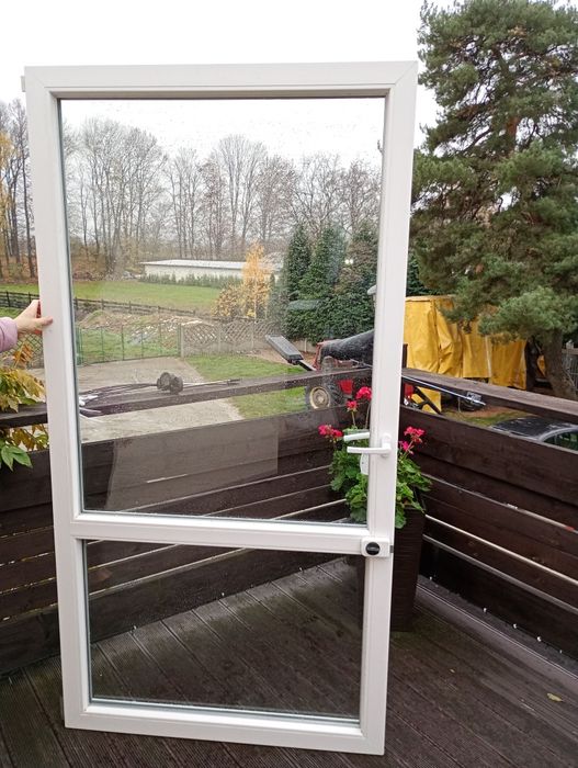 Drzwi balkonowe 114x212 klamka na zewnątrz