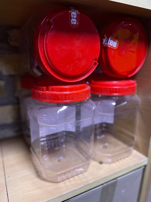 Банка пластикова з під Маккави за 10 шт