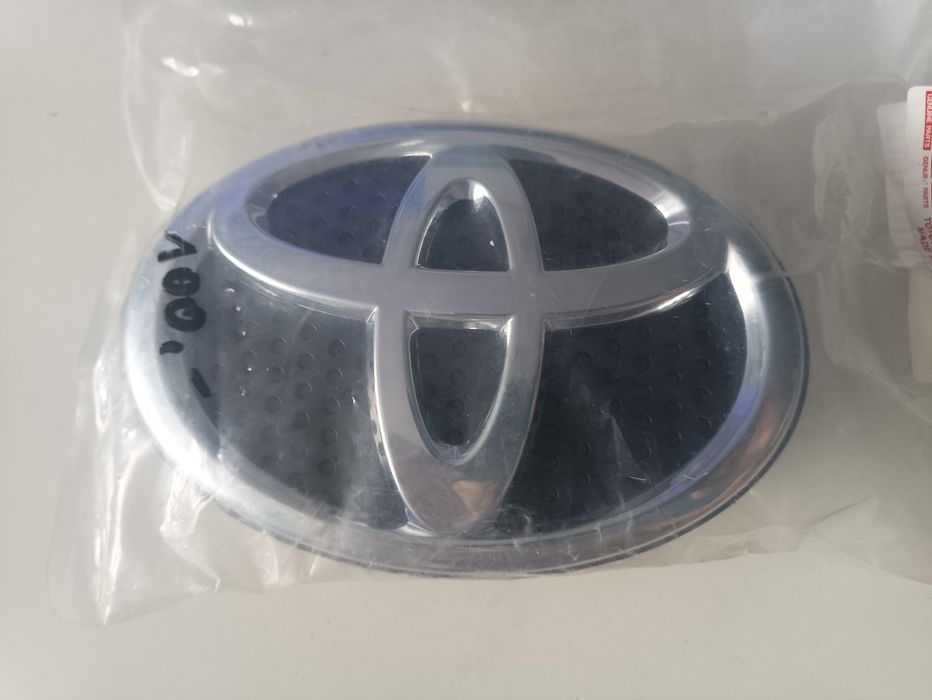 Toyota Corolla Auris inne modele emblemat znaczek atrapy przód orginał